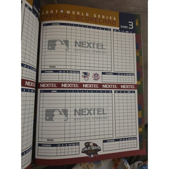 2001 WORLD SERIES PROGRAM - YANKEES DIAMONBACKS - Picture 7 of 15